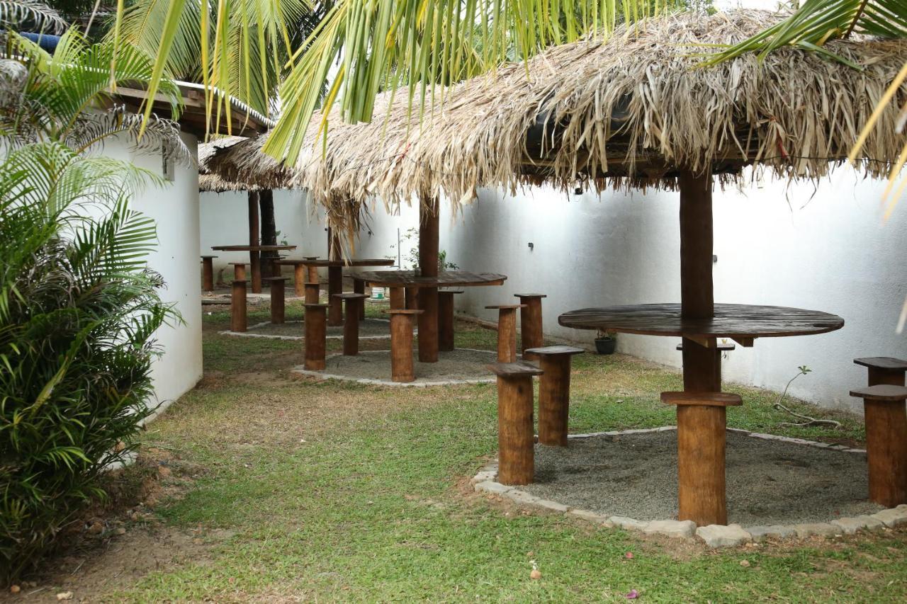 Sea Zone Resort Mirissa Bagian luar foto